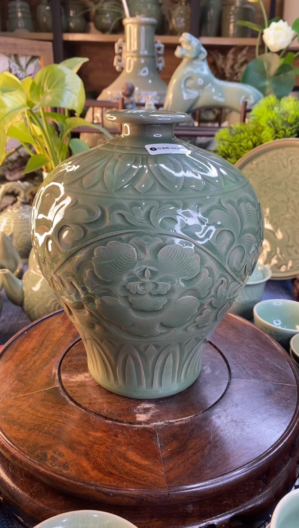 900082 手工鼓腹瓶 1只