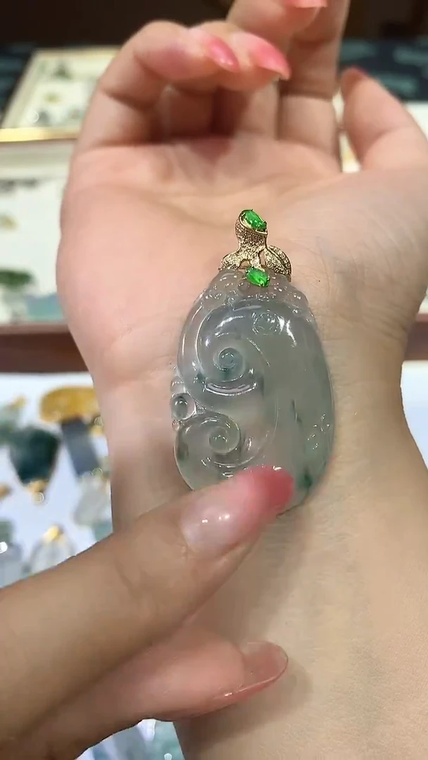 颈饰18K金镶嵌翡翠20250913060