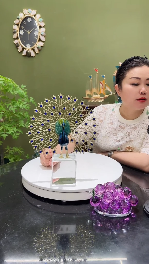 合金珐琅彩开屏孔雀