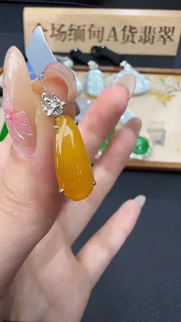 吊坠(不含链)18K金镶嵌翡翠10