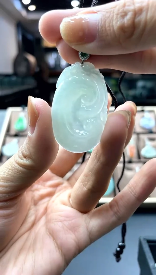 【闪购商品】翡翠颈饰18K金镶嵌如意