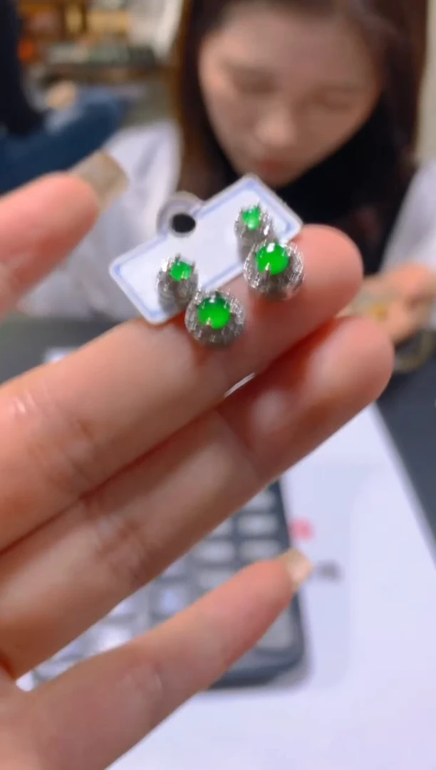 未镶嵌翡翠耳饰多样性发一