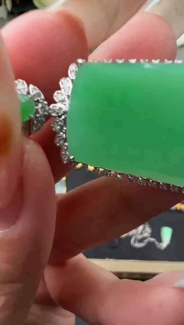 吊坠(不含链)18K金镶嵌翡翠勿拍