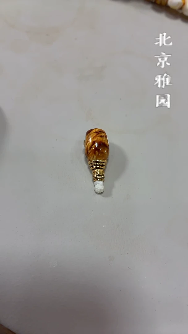 裸石琥珀未镶嵌古****卜三通
