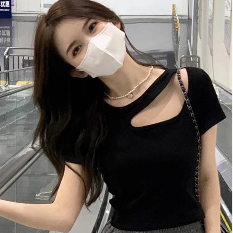 甜辣纯欲风短款黑色T恤夏季2025设计感镂空修身短袖心机上衣女ins