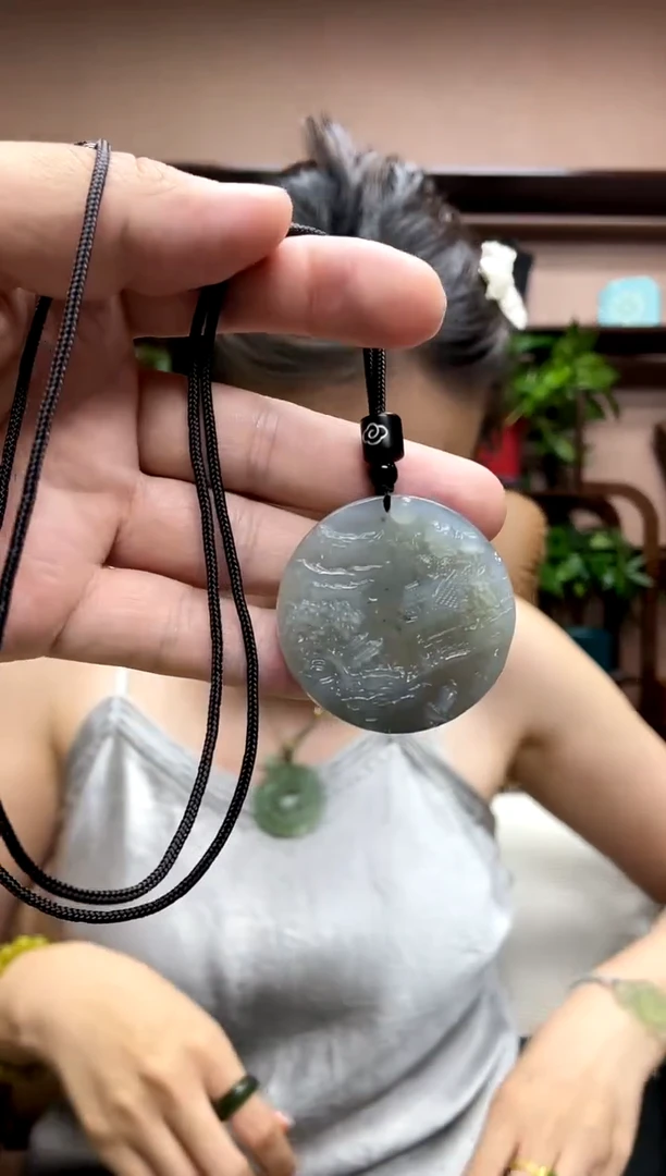 岫玉未镶嵌颈饰·