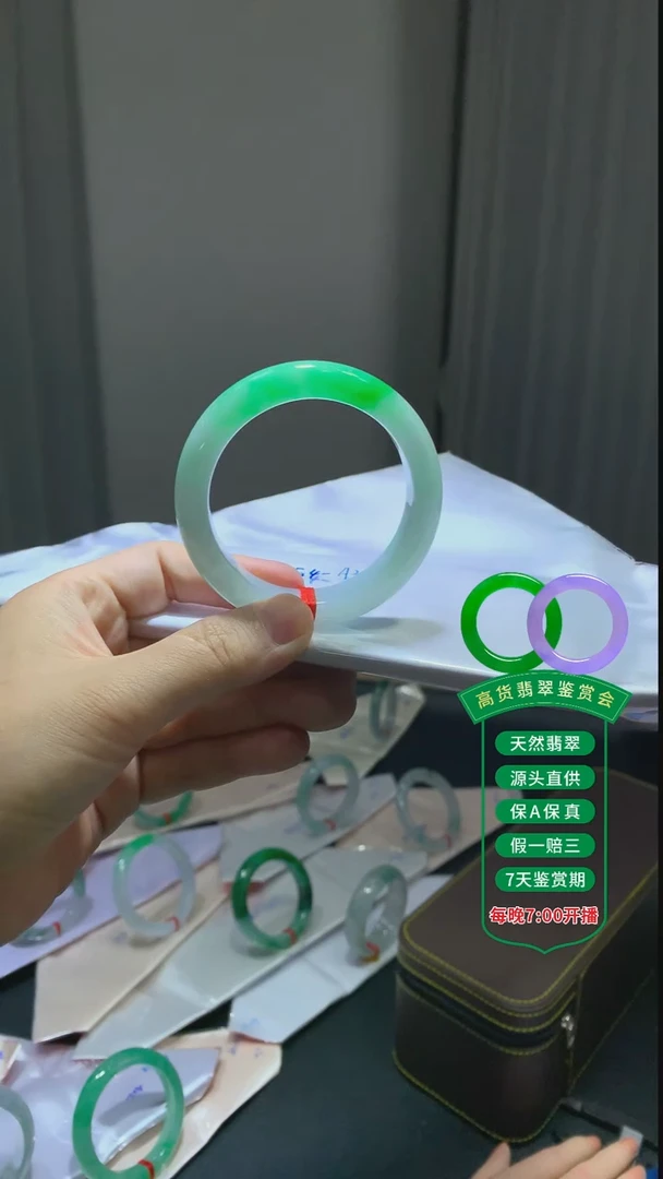 翡翠手镯未镶嵌翡翠手镯178总价22w定金2w