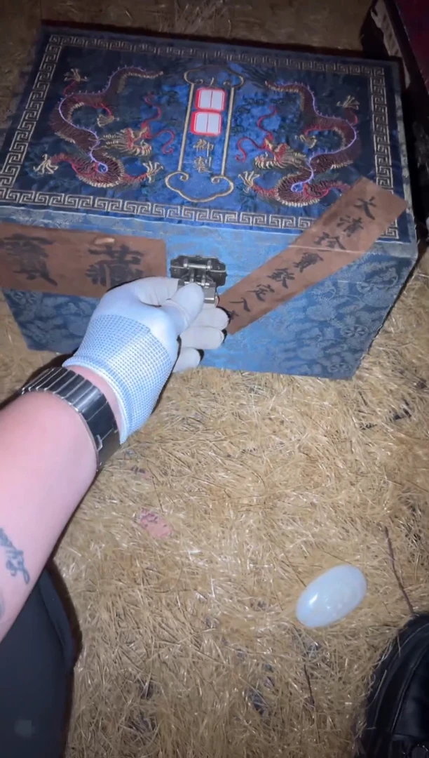 木精品带锁刺绣箱999