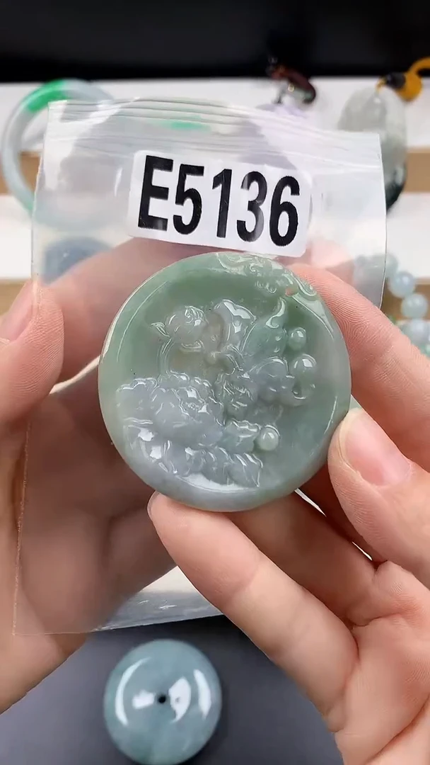 颈饰未镶嵌翡翠天然翡翠吊坠挂件
