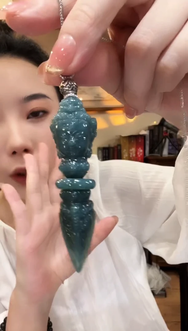 翡翠未镶嵌颈饰国风