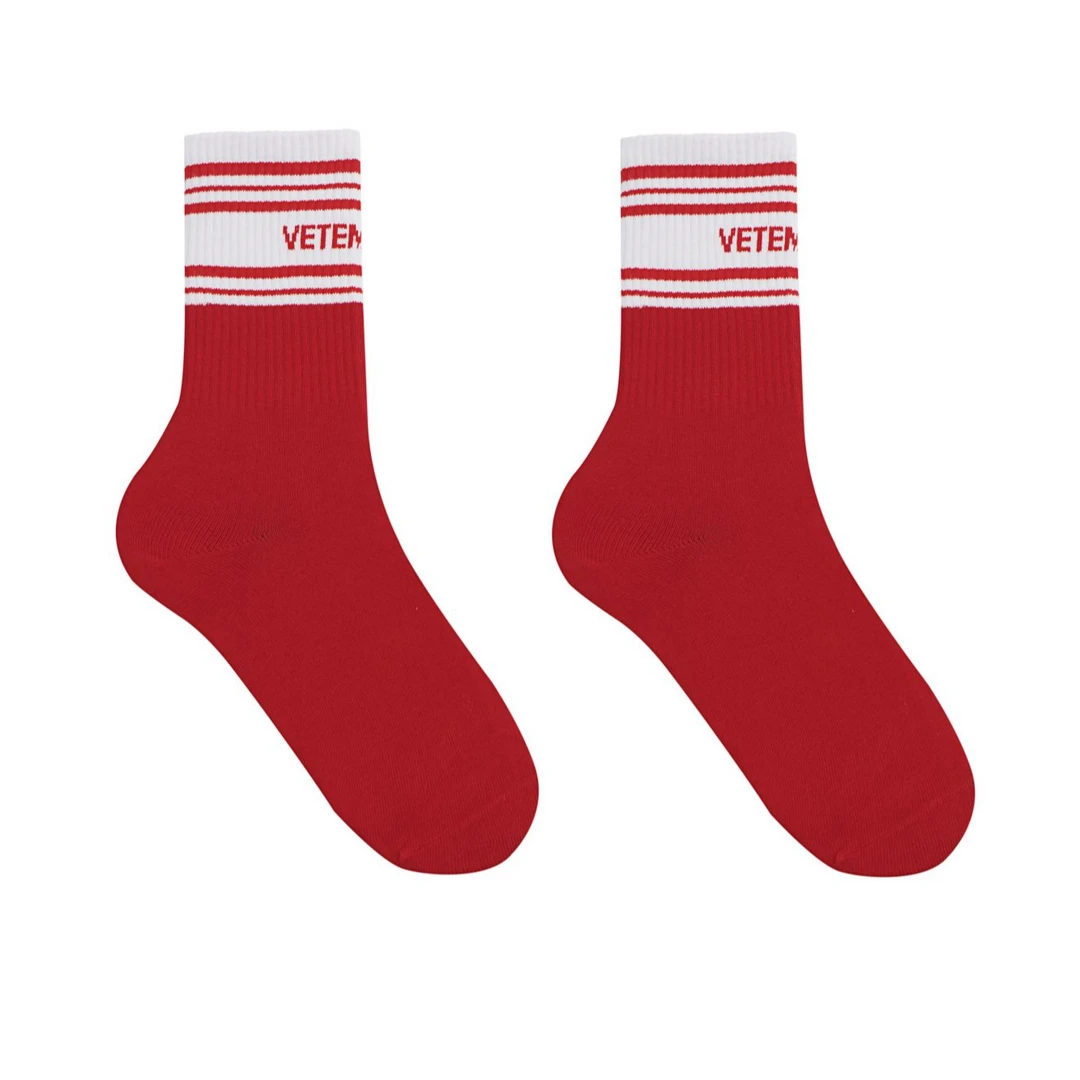 VETMENTS品牌定制透气黑纹白色袜子63199001中筒棉袜红色运动袜