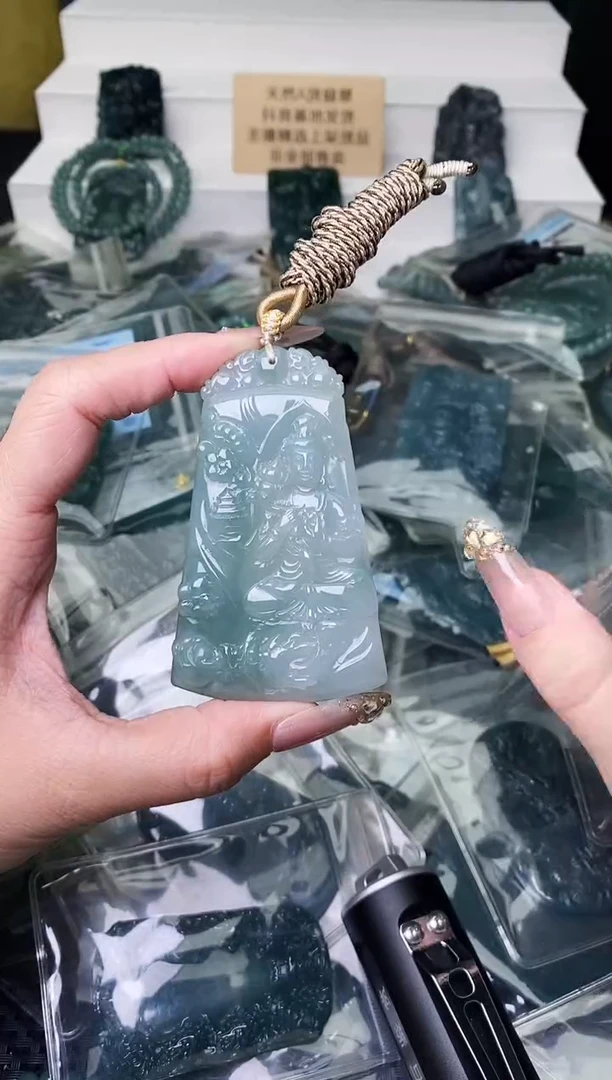 颈饰未镶嵌翡翠