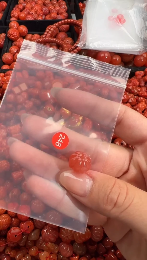 南红玛瑙未镶嵌颈饰1