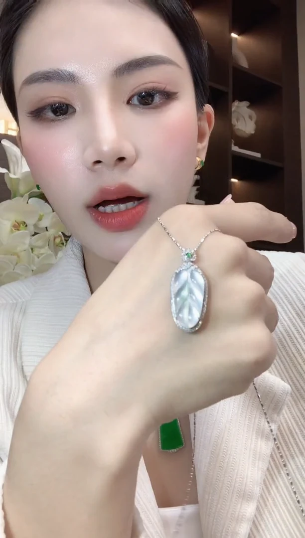吊坠(不含链)18K金镶嵌翡翠A61