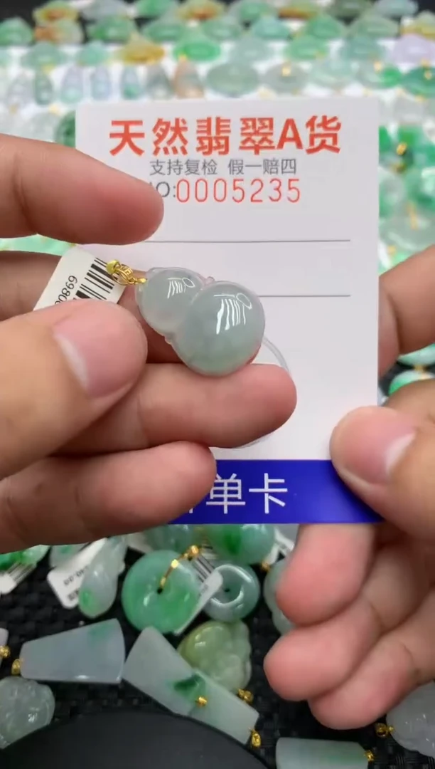 翡翠18K金镶嵌颈饰11111111111111