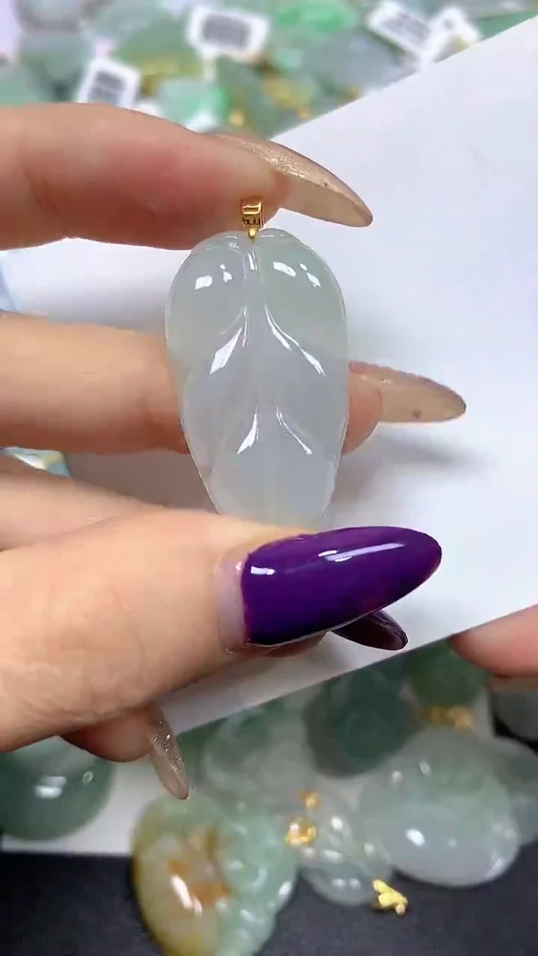 颈饰18K金镶嵌翡翠