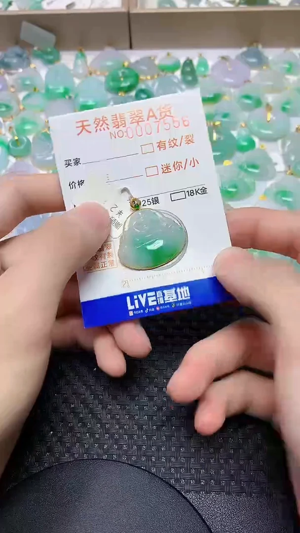 翡翠18K金镶嵌颈饰86876876786