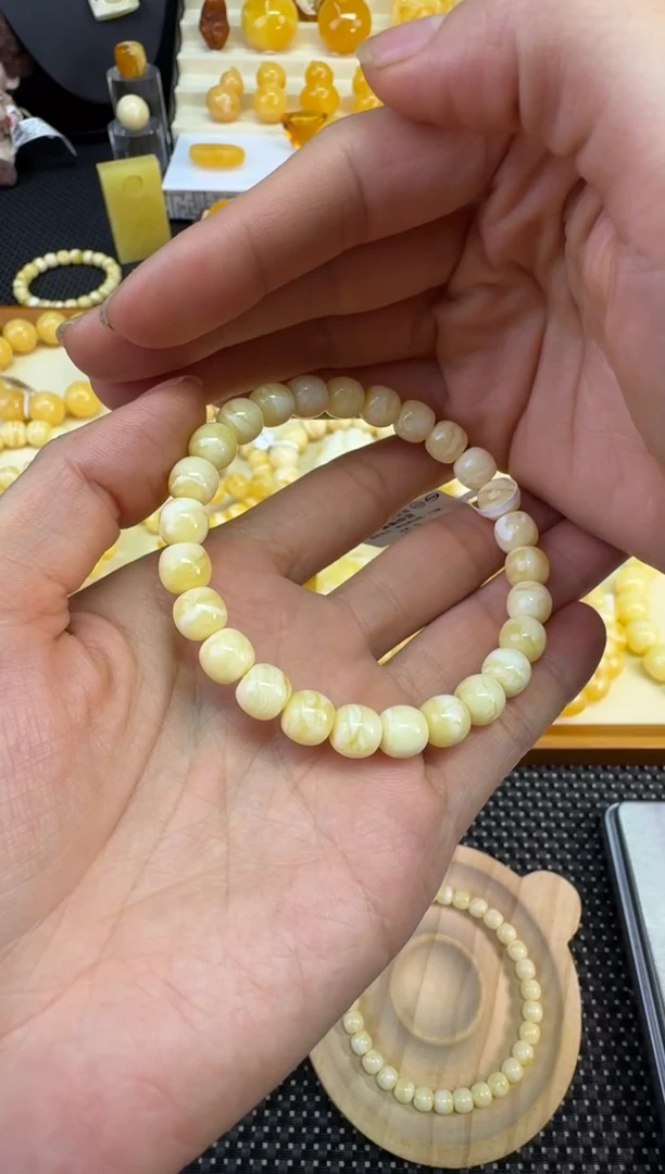 裸石琥珀未镶嵌宝衡 金白花