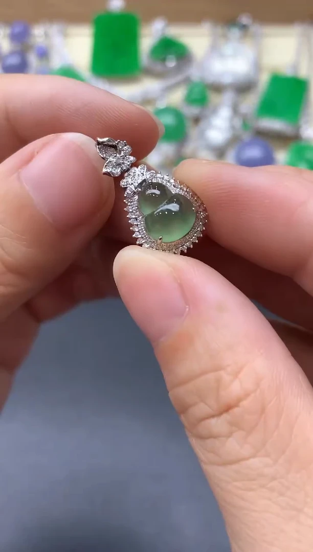 颈饰18K金镶嵌翡翠530-中国好珍宝