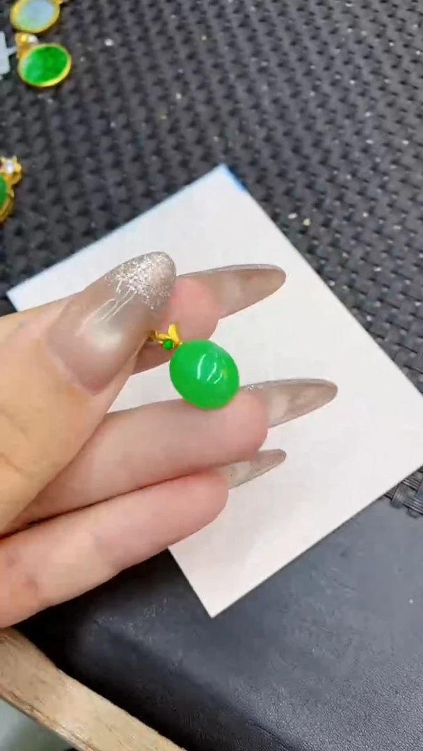 颈饰18K金镶嵌翡翠1