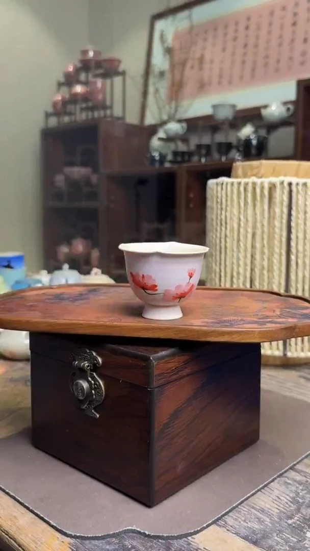 【闪购商品】手绘粉引高足花口杯