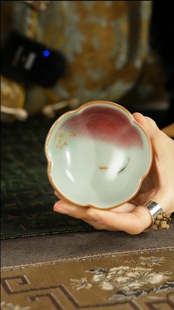 善窑厂汝窑落红带内绘梅花杯