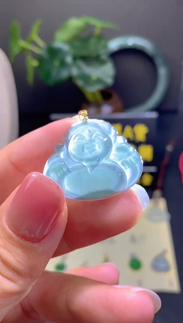 翡翠18K金镶嵌颈饰翡翠吊坠