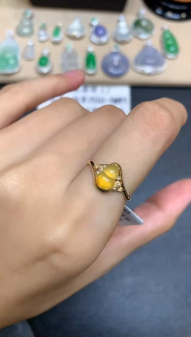 18K金镶嵌戒指翡翠葫芦【无服务费