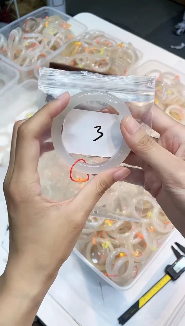 玛瑙/玉髓手镯未镶嵌3-