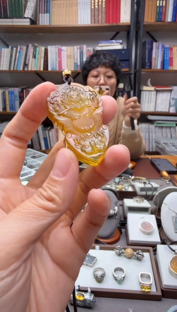琥珀颈饰未镶嵌大鹏鸟吊坠