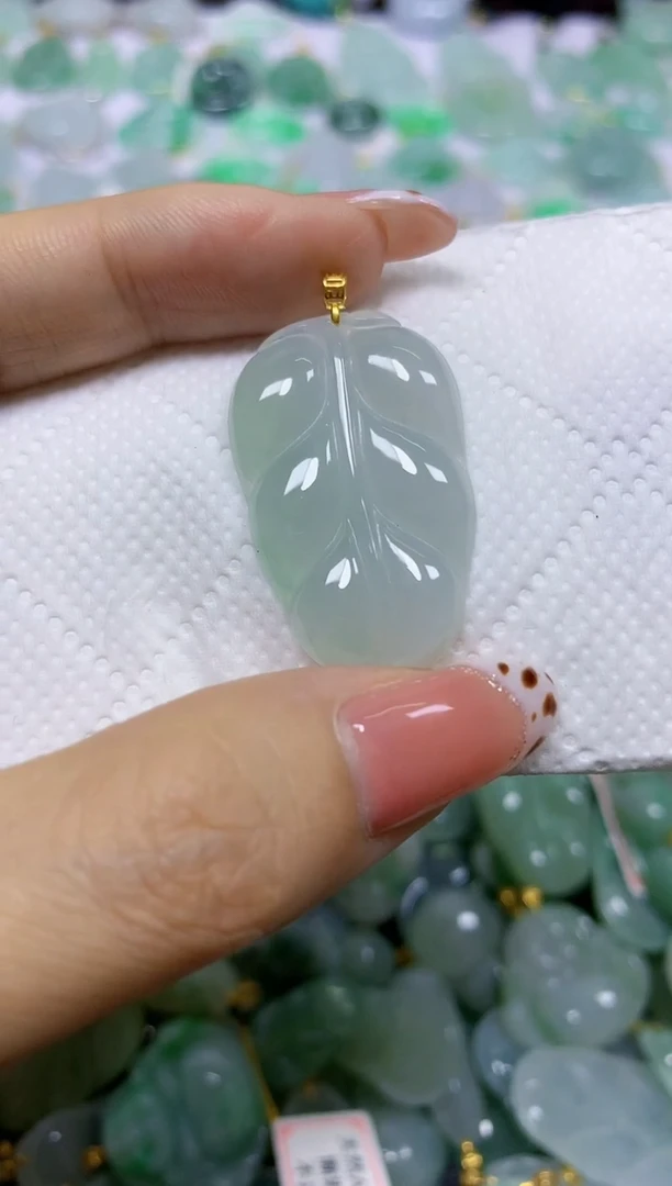 颈饰18K金镶嵌翡翠天然翡翠A货