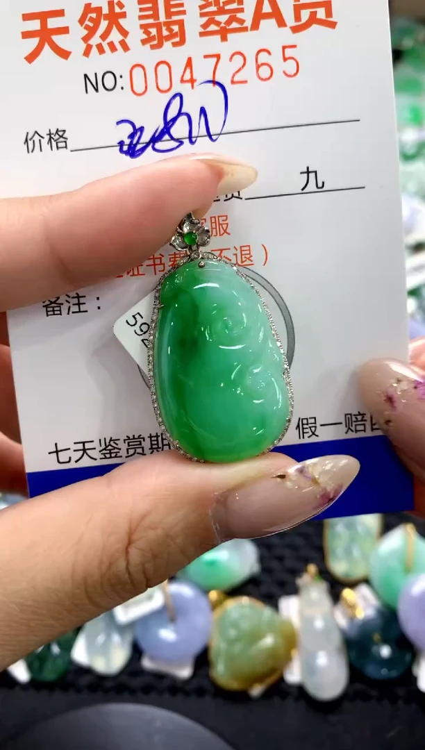 翡翠18K金镶嵌颈饰1111111111111111