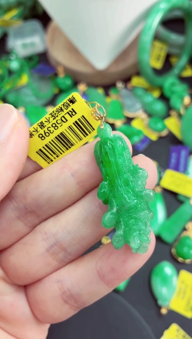 吊坠(不含链)18K金镶嵌翡翠挂件