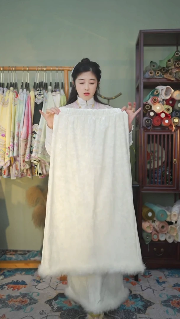 【闪购商品】织绣冬款白色半身裙大码