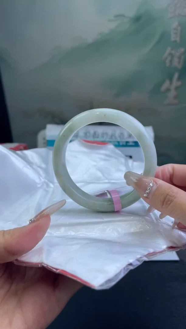 翡翠手镯未镶嵌4翡翠手镯（微瑕）