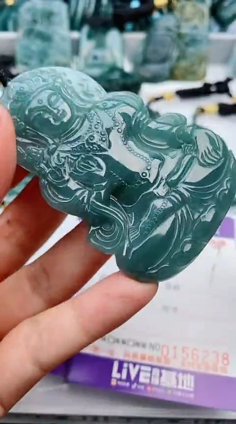 翡翠未镶嵌颈饰
