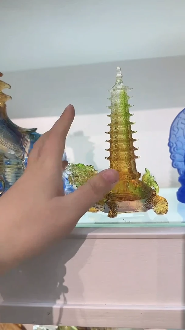 手工艺品琉璃龟塔
