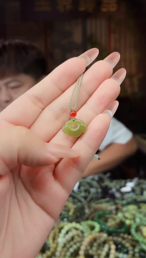 和田玉未镶嵌颈饰拍一发一