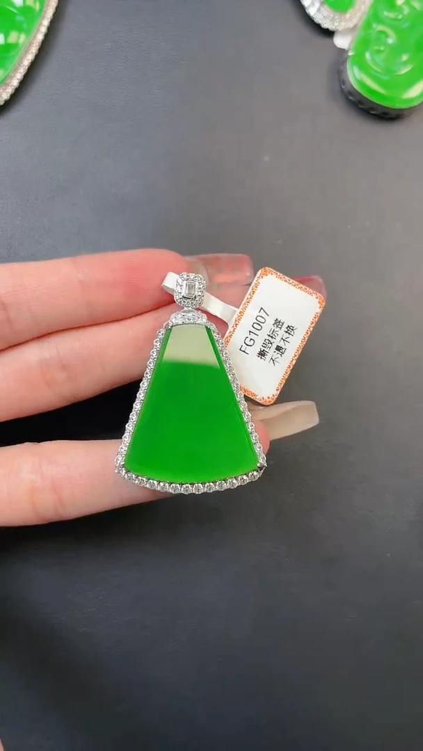 颈饰银S925镶嵌翡翠吊坠