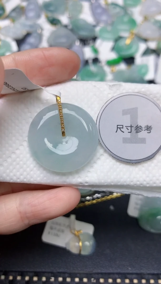 颈饰18K金镶嵌翡翠天然翡翠A货
