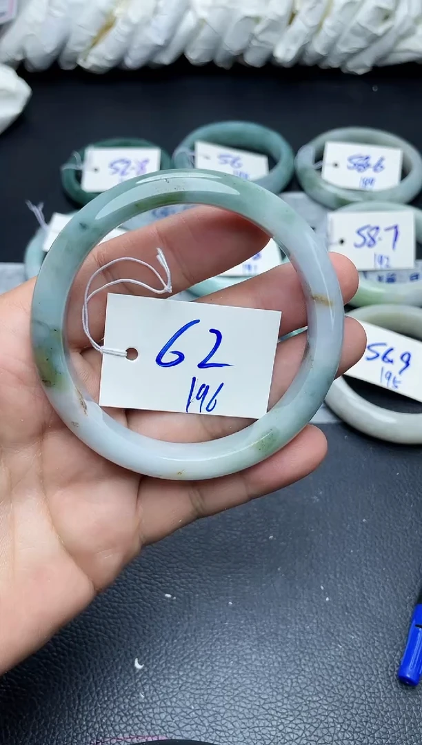 未镶嵌手镯翡翠196