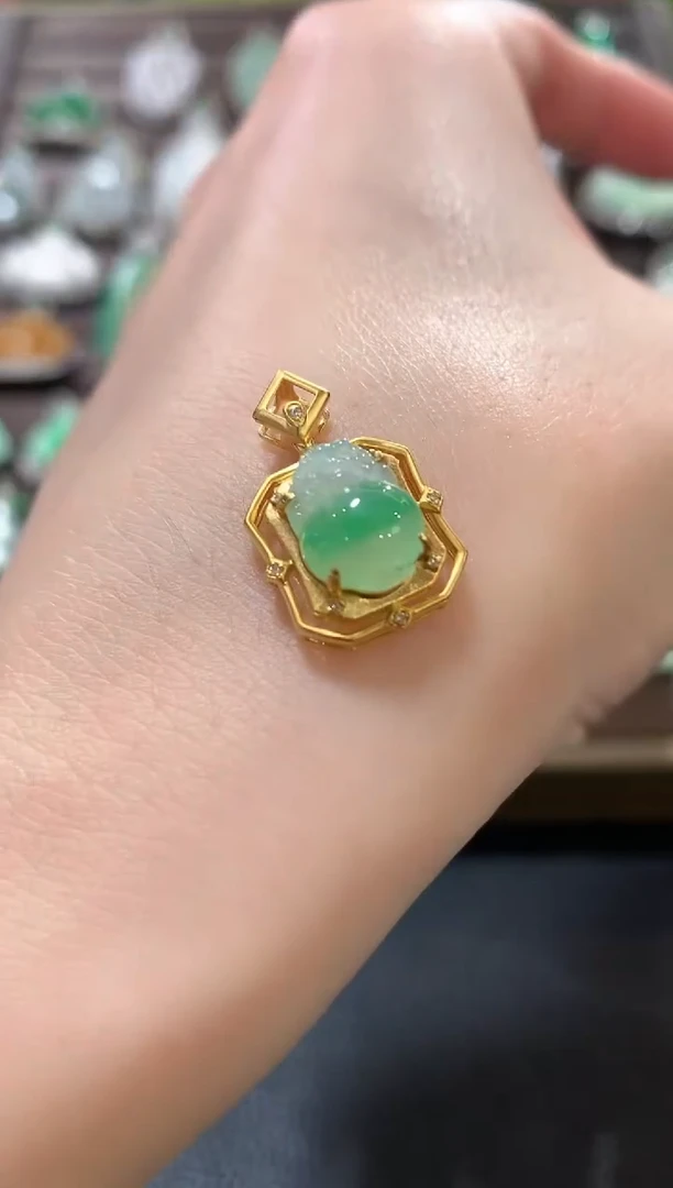 吊坠(不含链)18K金镶嵌翡翠a41