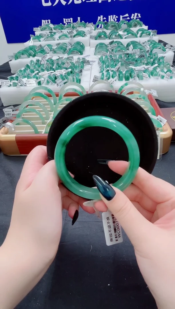 未镶嵌手镯石英质玉（非洲翠）圈口63