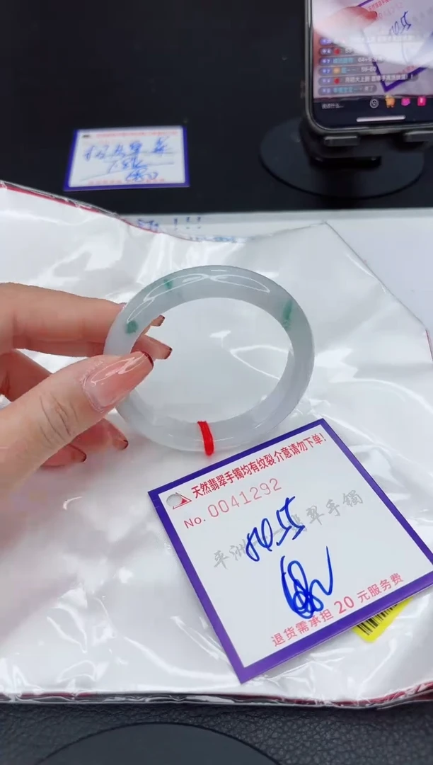翡翠手镯未镶嵌1
