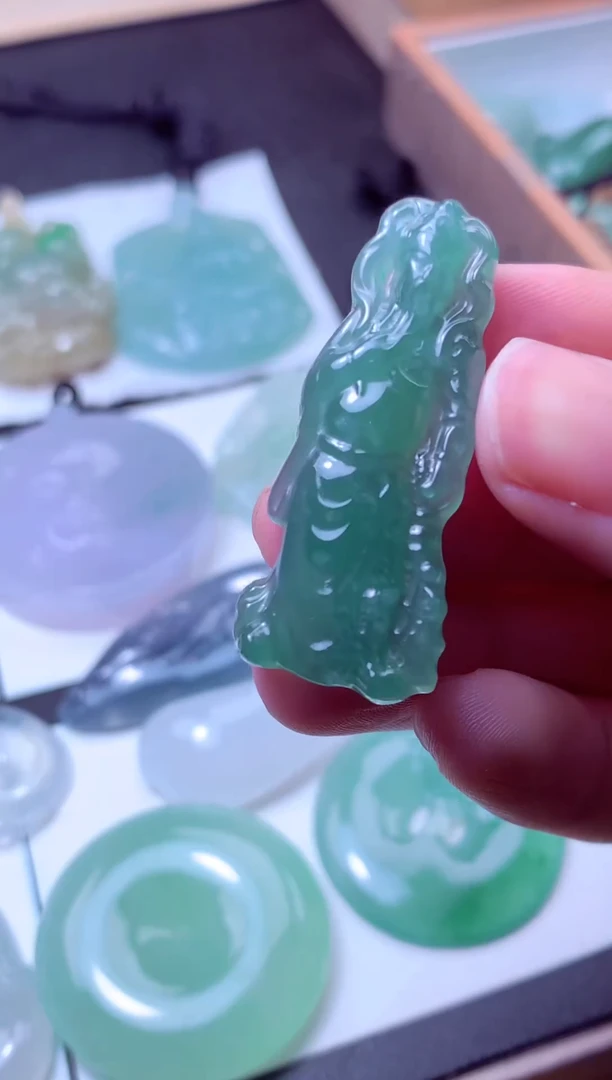 颈饰未镶嵌翡翠天然A货翡翠