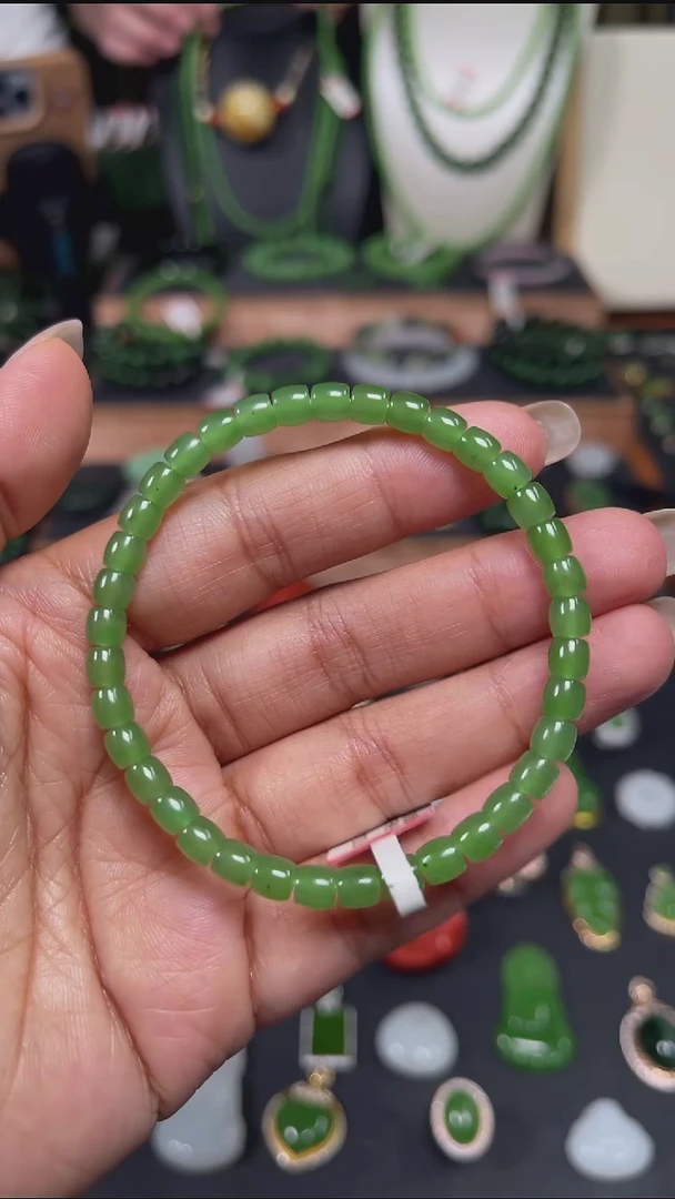 颈饰未镶嵌和田玉±5*5mm苹果绿老型珠单圈手串