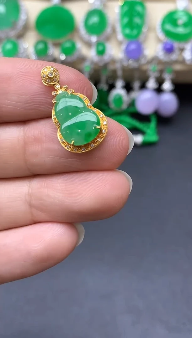 颈饰18K金镶嵌翡翠108-中国好珍宝