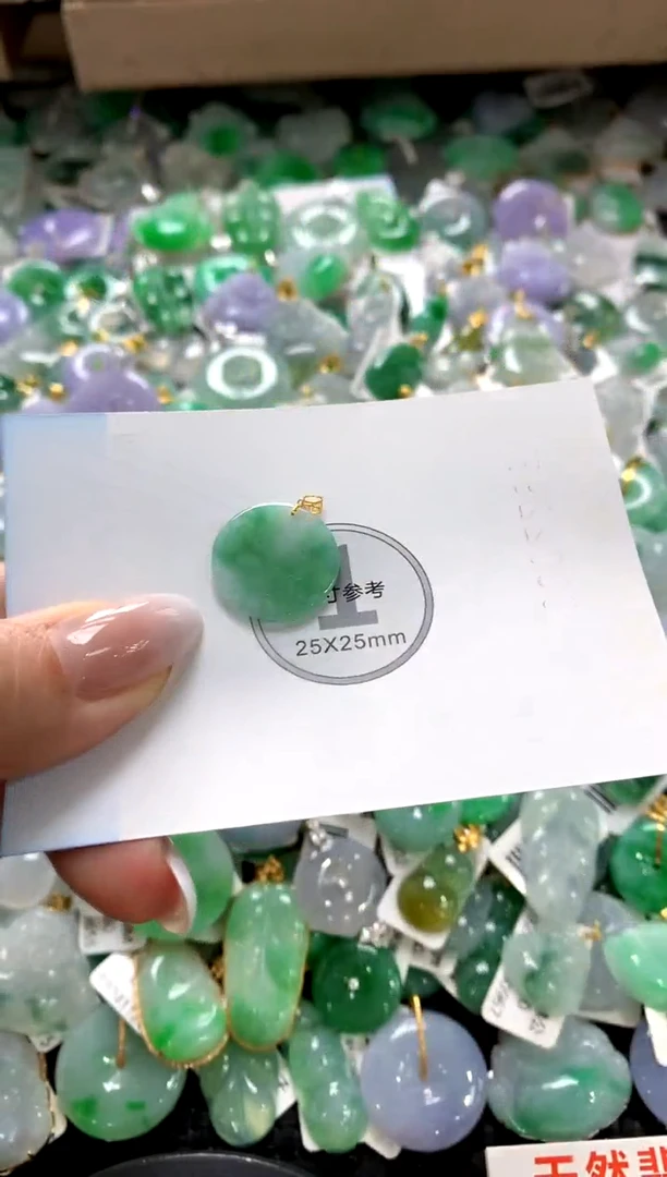 颈饰18K金镶嵌翡翠1111111111111111