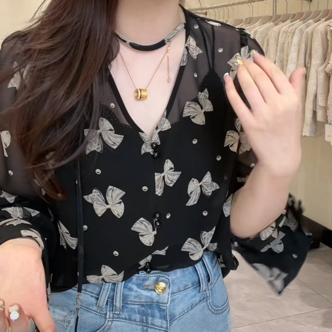 蝴蝶印花V领飘带设计感气质小衫女2025新款夏季ins潮防晒长袖衬衣