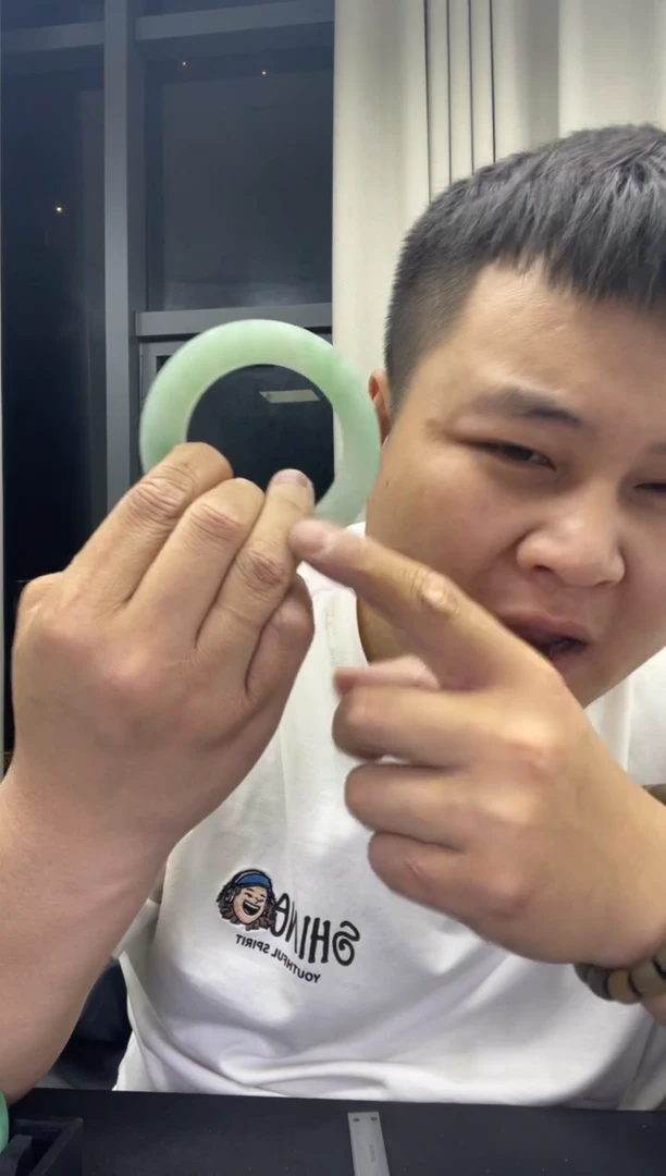 未镶嵌手镯定制翡翠嘉****霞翡翠定制手镯